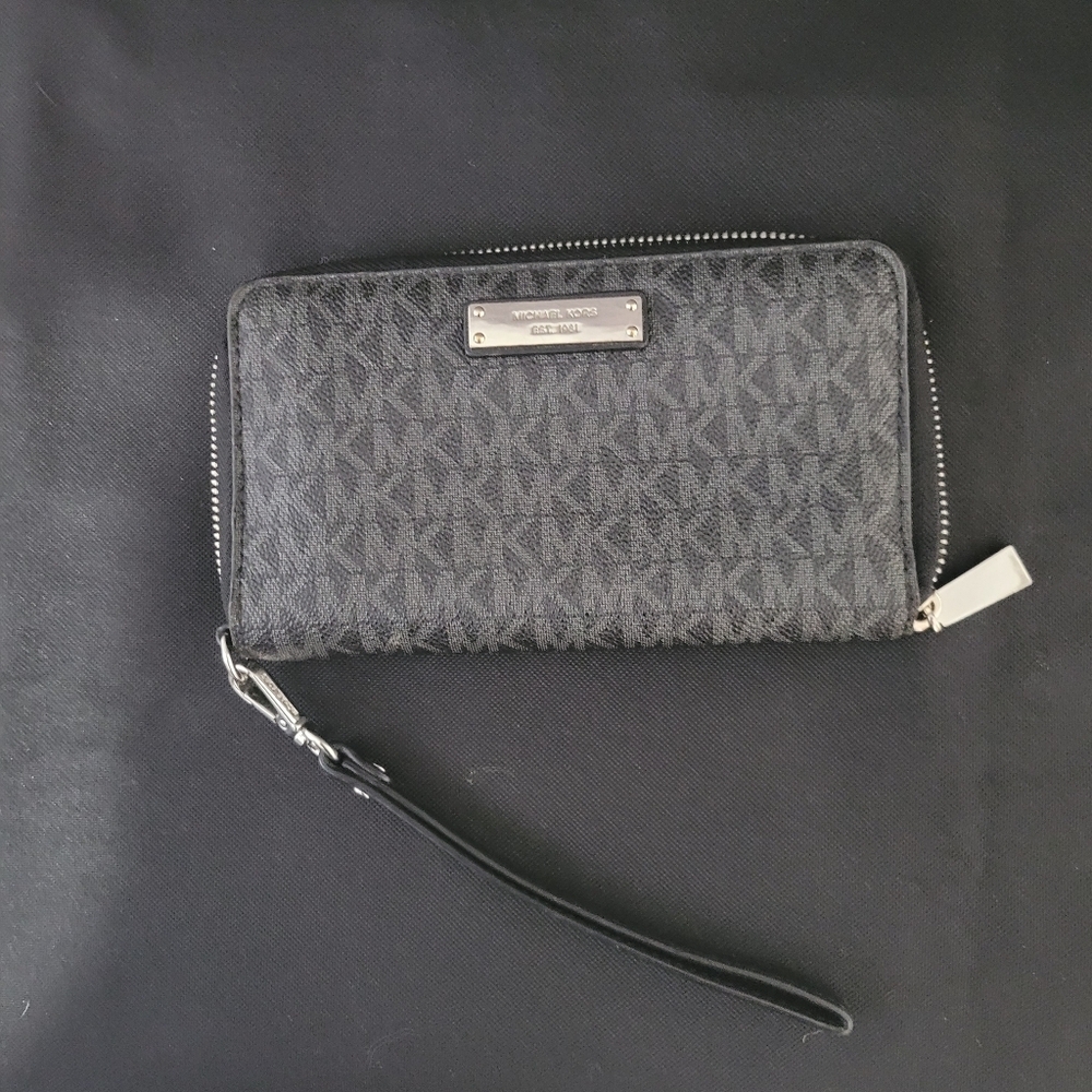 Michael Kors Jet Set Travel Large Travel CONTINENTAL Wallet-Wristlet